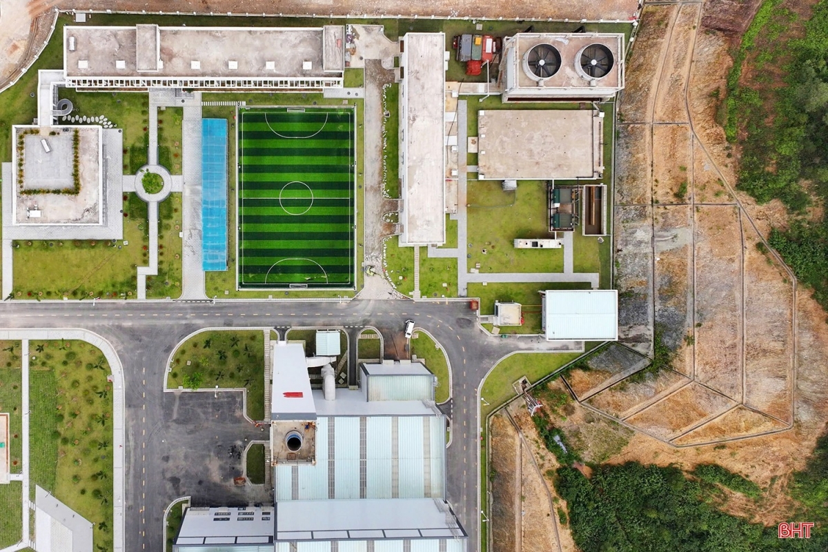 Nhà máy sử dụng công nghệ đốt rác bằng lò ghi đa cấp - phát điện và hệ thống xử lý khí thải đạt chuẩn châu Âu. Nhà máy sử dụng công nghệ đốt rác bằng lò ghi đa cấp - phát điện và hệ thống xử lý khí thải đạt chuẩn châu Âu.