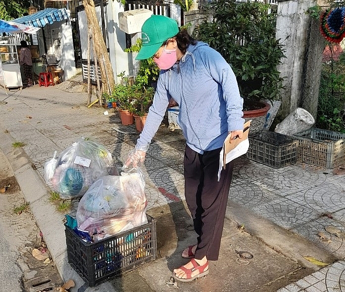 Từ giữa năm 2023, Hội An đã chọn phường Cẩm Nam (cũ) làm thí điểm thu phí rác thải theo lượng phát sinh. Ảnh: BUS