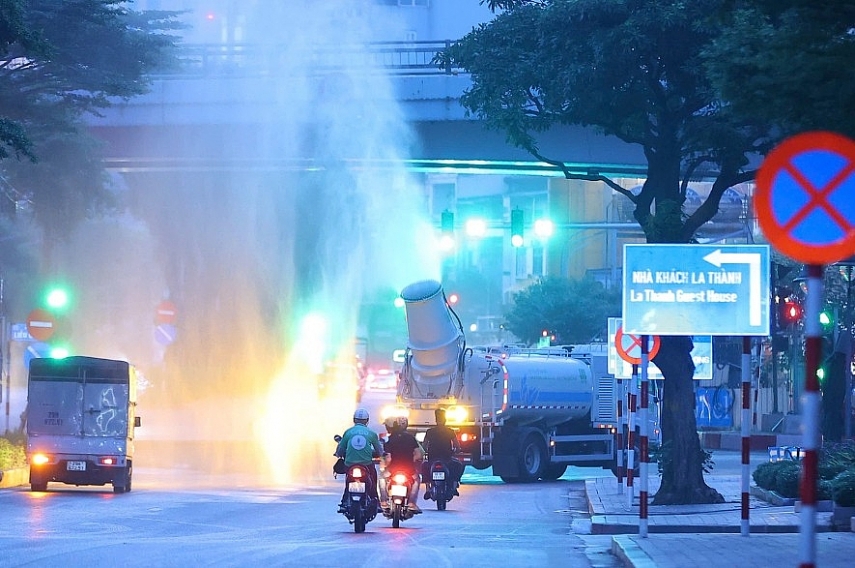 Hà Nội triển khai thiết bị xe phun sương dập bụi đa năng hiện đại nhằm cải thiện chất lượng không khí