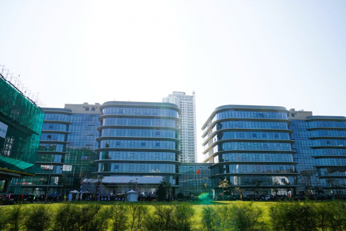 Trung tâm tài chính quốc tế Việt Nam tại TP Đà Nẵng phát triển nhiều phân khu chức năng, chăm sóc các điều kiện, với nhiều dịch vụ tiện ích chất lượng cao, phù hợp mô hình Trung tâm tài chính hiện đại, thuận lợi cho việc thu hút chuyên gia, định chế tài chính trong và ngoài nước đến sinh hoạt và làm việc.