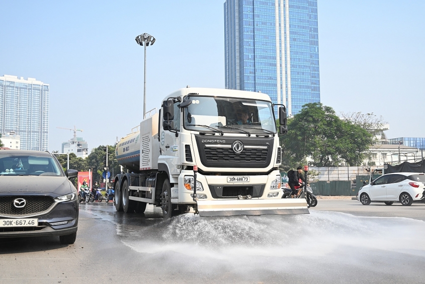 URENCO Hà Nội huy động các phương tiện hiện đại, nâng cao chất lượng vệ sinh môi trường Thủ đô trước thềm Đại hội