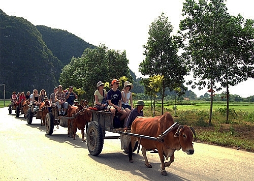Ninh Bình đưa du lịch trở thành 