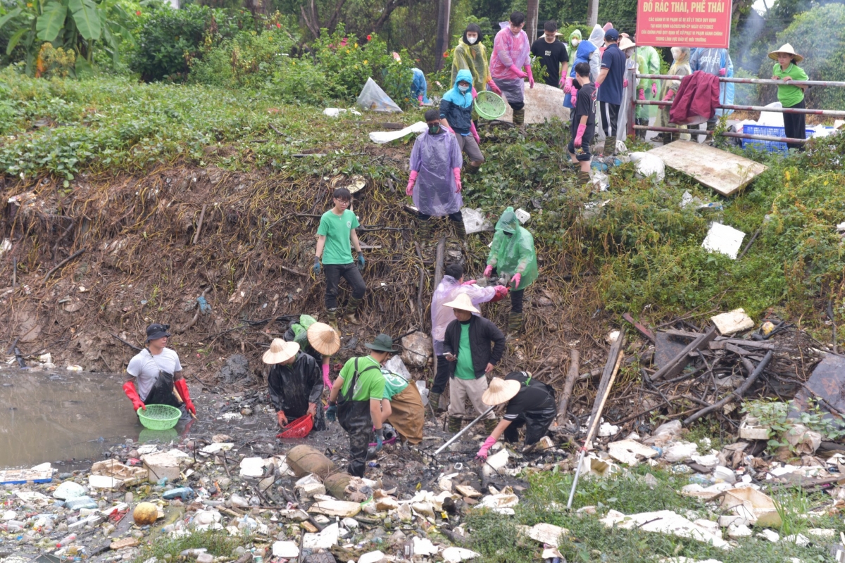 Hà Nội Xanh - Những bước chân lội bùn “đánh thức” dòng sông chết