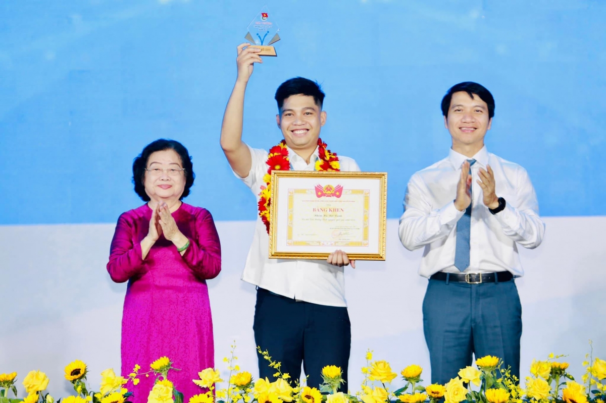 Hà Nội Xanh – Những bước chân lội bùn “đánh thức” dòng sông chết