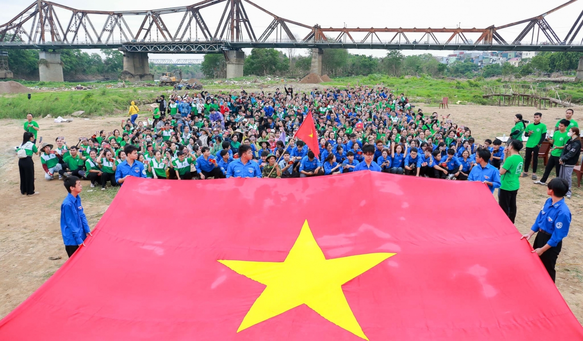 Hà Nội Xanh - Những bước chân lội bùn “đánh thức” dòng sông chết