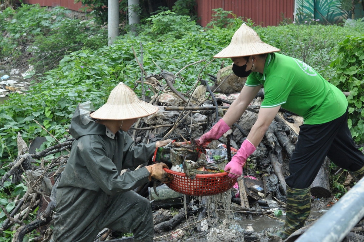 Hà Nội Xanh - Những bước chân lội bùn “đánh thức” dòng sông chết