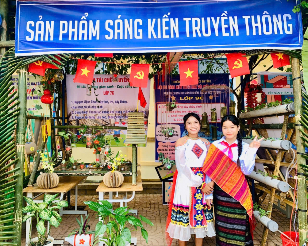 Biến rác thành "bài học xanh" trong sân trường Biến rác thành "bài học xanh" trong sân trường
