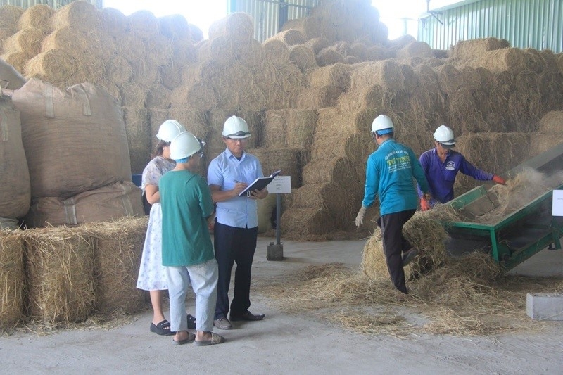 Mô hình sản xuất viên nén rơm rạ cần được phổ biến tại các địa phương trong quá trình xử lý rơm rạ. Mô hình sản xuất viên nén rơm rạ cần được phổ biến tại các địa phương trong quá trình xử lý rơm rạ.