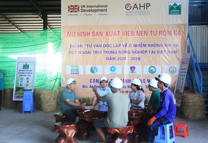 Dự án của GAHP và Defra đã hỗ trợ mô hình sản xuất viên nén rơm rạ được nhân rộng tại địa phương. Dự án của GAHP và Defra đã hỗ trợ mô hình sản xuất viên nén rơm rạ được nhân rộng tại địa phương.