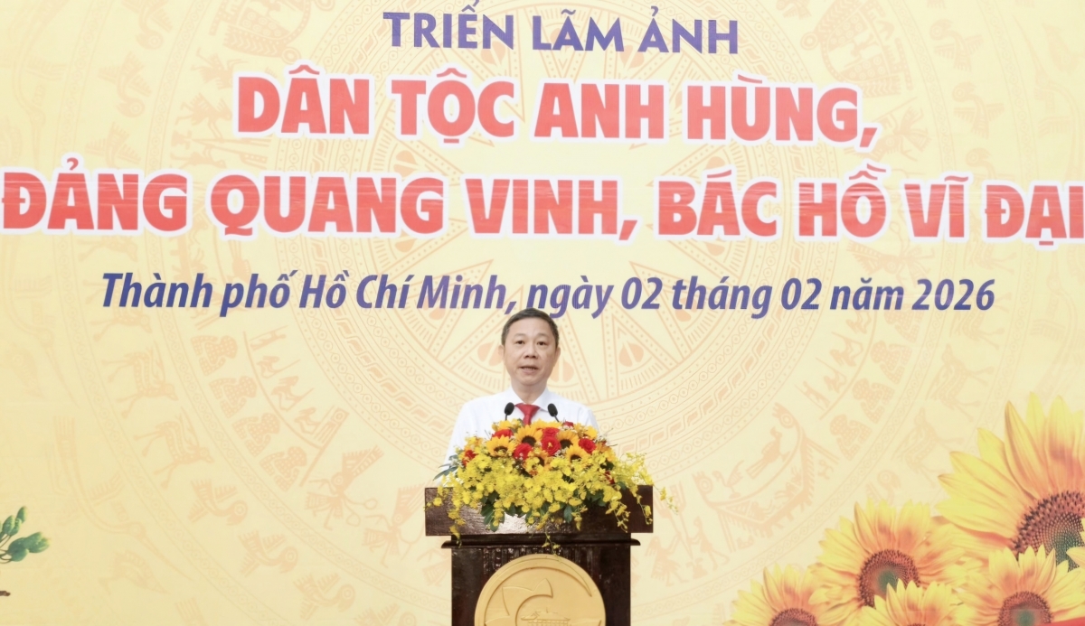 Khơi dậy niềm tự hào dân tộc qua những bộ ảnh mừng Xuân Bính Ngọ Khơi dậy niềm tự hào dân tộc qua những bộ ảnh mừng Xuân Bính Ngọ