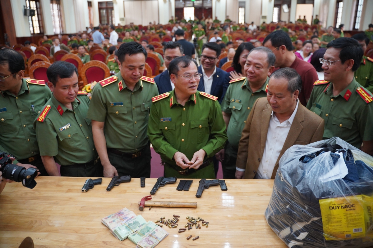 Tang vật đã được phát hiện và giữ lại từ hai nghi phạm