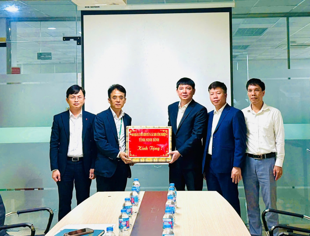 Không khí sản xuất đầu Xuân tại khu kinh tế và các khu công nghiệp, cụm công nghiệp tỉnh Ninh Bình Không khí sản xuất đầu Xuân tại khu kinh tế và các khu công nghiệp, cụm công nghiệp tỉnh Ninh Bình