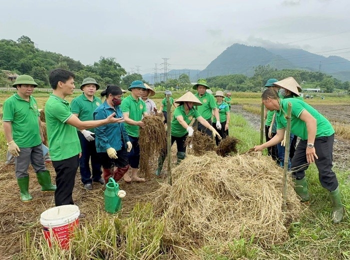 giải quyết bài toán môi trường đi đôi với thúc đẩy kinh tế tuần hoàn, tiết kiệm tài nguyên, giảm phát thải; xã hội hóa đầu tư xử lý, tái chế chất thải; phát triển nông nghiệp hữu cơ, ứng dụng công nghệ cao, công nghệ sinh học giải quyết bài toán môi trường đi đôi với thúc đẩy kinh tế tuần hoàn, tiết kiệm tài nguyên, giảm phát thải; xã hội hóa đầu tư xử lý, tái chế chất thải; phát triển nông nghiệp hữu cơ, ứng dụng công nghệ cao, công nghệ sinh học