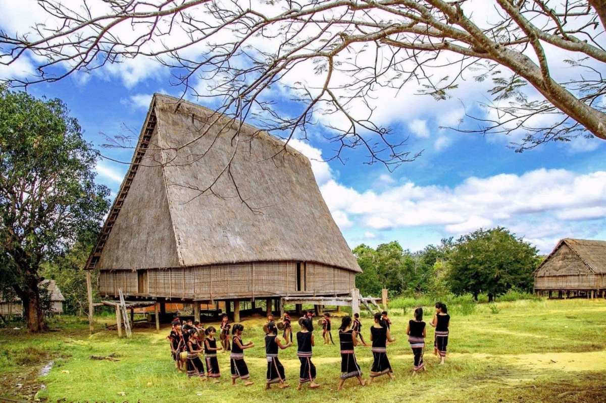 Văn hóa cồng chiêng Gia Lai được UNESCO công nhận là Kiệt tác truyền khẩu và phi vật thể nhân loại. Đây là biểu tượng tâm linh gắn liền với Công bố năm Du lịch Quốc gia 2026 với chủ đề “Gia Lai - Đại ngàn chạm biển xanh”