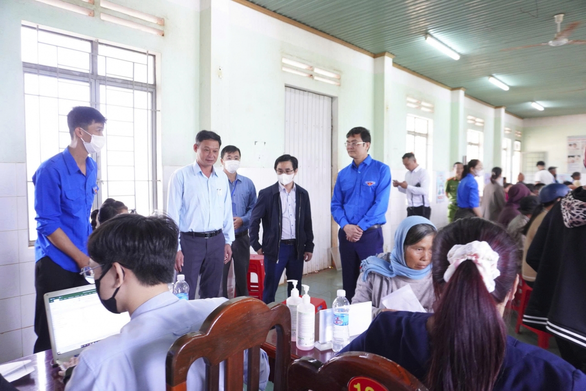 Khám bệnh, phát thuốc miễn phí cho gần 600 người dân xã Chư Pưh và xã Ia Hrú Khám bệnh, phát thuốc miễn phí cho gần 600 người dân xã Chư Pưh và xã Ia Hrú