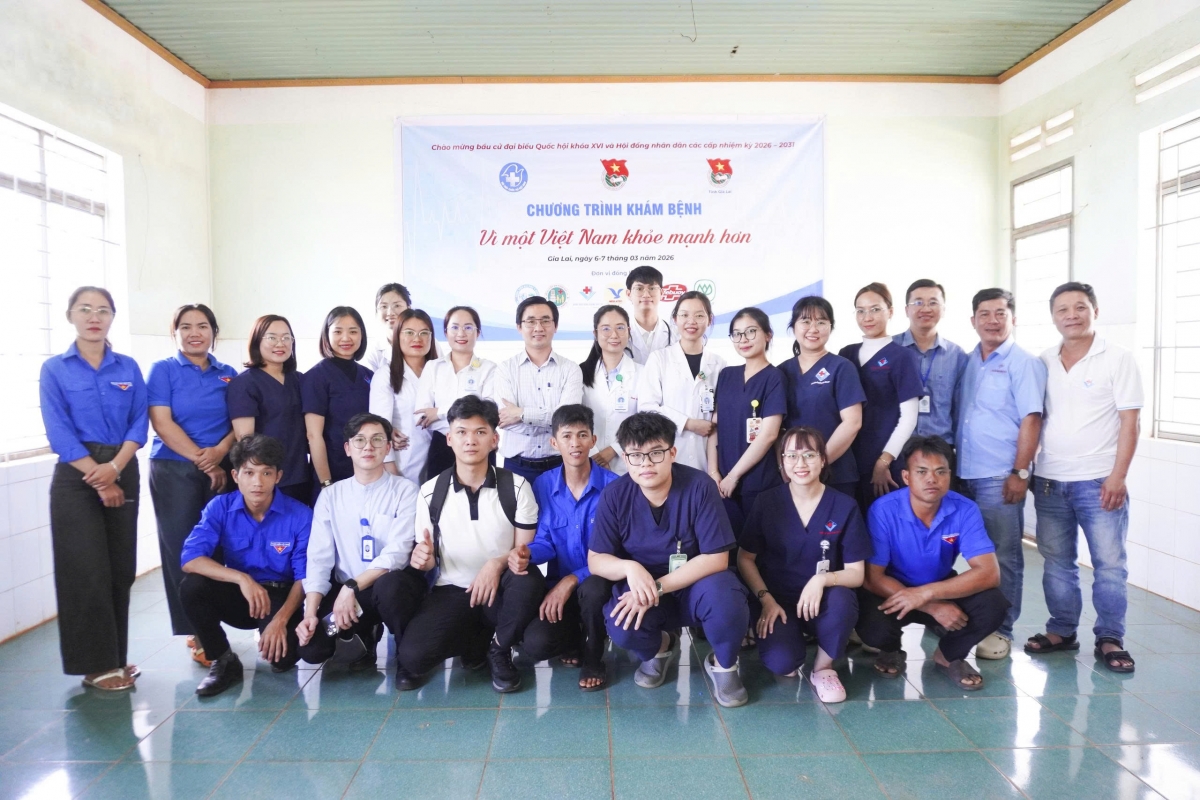 Khám bệnh, phát thuốc miễn phí cho gần 600 người dân xã Chư Pưh và xã Ia Hrú Khám bệnh, phát thuốc miễn phí cho gần 600 người dân xã Chư Pưh và xã Ia Hrú