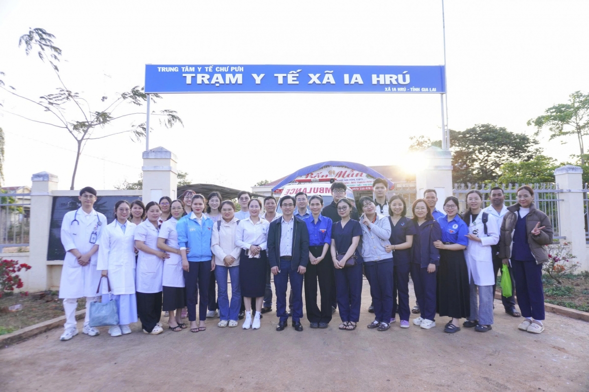 Khám bệnh, phát thuốc miễn phí cho gần 600 người dân xã Chư Pưh và xã Ia Hrú Khám bệnh, phát thuốc miễn phí cho gần 600 người dân xã Chư Pưh và xã Ia Hrú