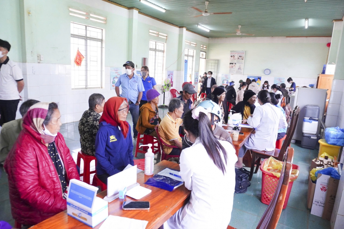 Khám bệnh, phát thuốc miễn phí cho gần 600 người dân xã Chư Pưh và xã Ia Hrú Khám bệnh, phát thuốc miễn phí cho gần 600 người dân xã Chư Pưh và xã Ia Hrú