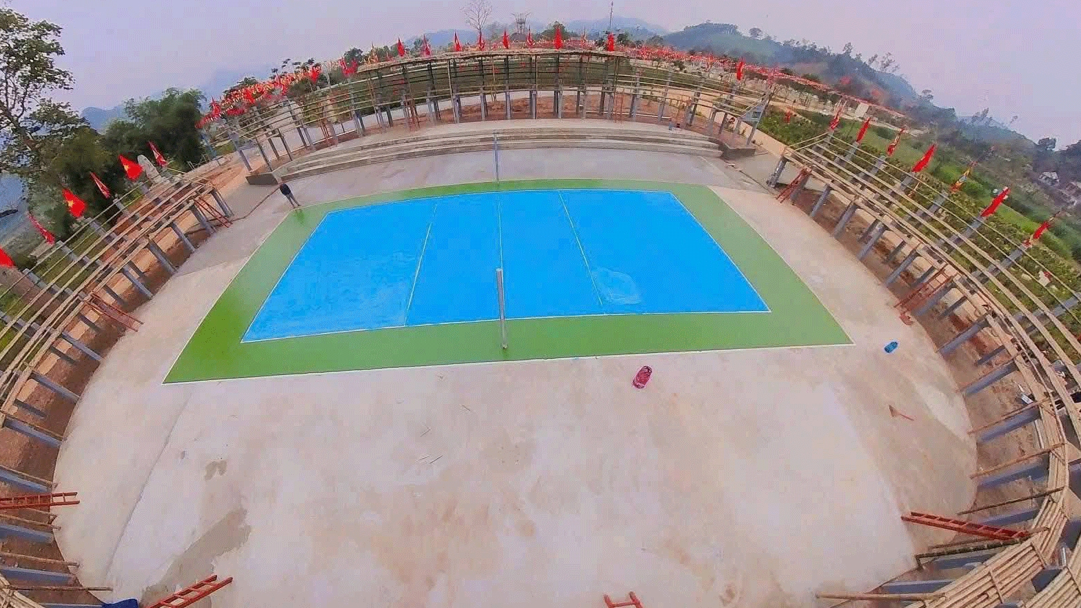 Độc đáo, "sân vận động" được làm bằng tre, thân thiện với môi trường giữa làng quê Nghệ An