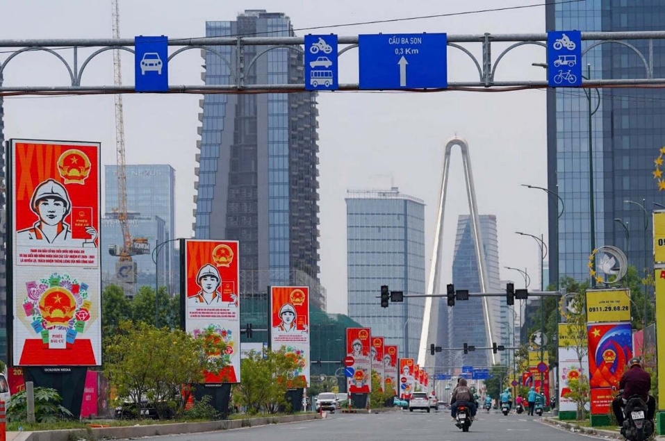 TP. Hồ Chí Minh rực rỡ cờ hoa hướng về 