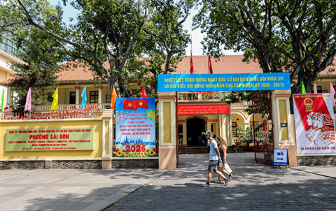 TP. Hồ Chí Minh rực rỡ cờ hoa hướng về 