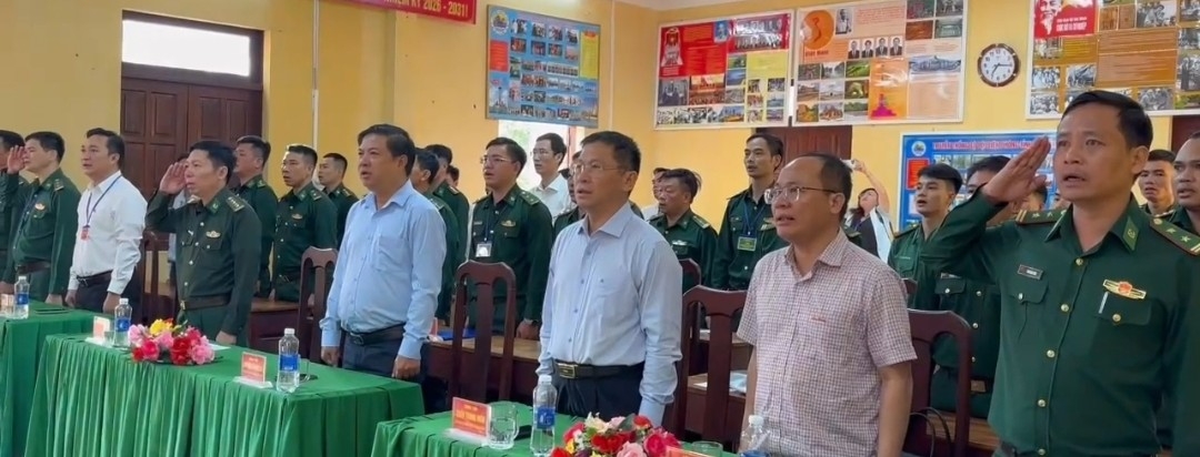 Bí thư Tỉnh ủy Lương Nguyễn Minh Triết tham gia bầu cử sớm cùng cử tri Đồn Biên phòng Sê Rê Pốk