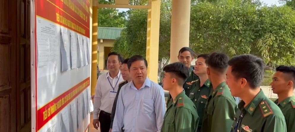 Bí thư Tỉnh ủy Lương Nguyễn Minh Triết tham gia bầu cử sớm cùng cử tri Đồn Biên phòng Sê Rê Pốk