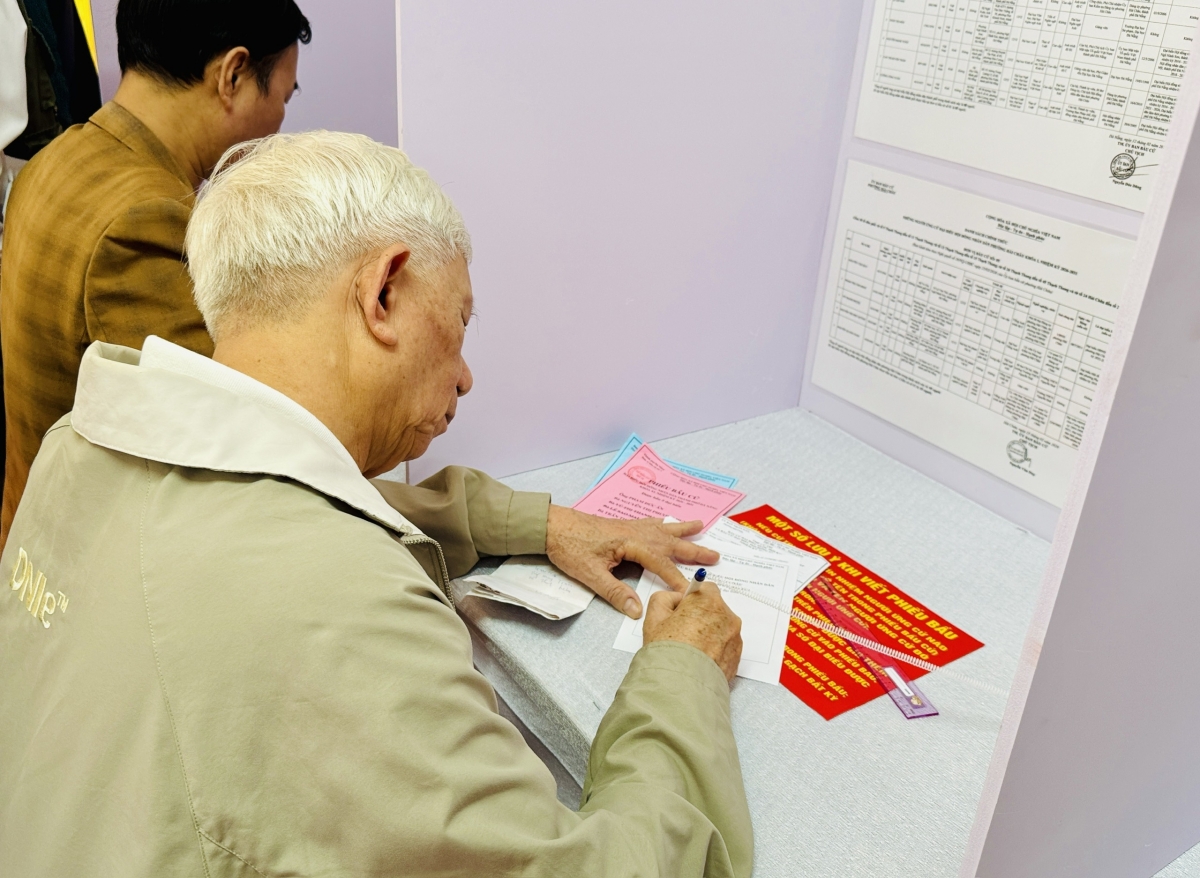 Ngày hội non sông tại Đà Nẵng: Hơn 2,1 triệu cử tri gửi gắm niềm tin qua từng lá phiếu