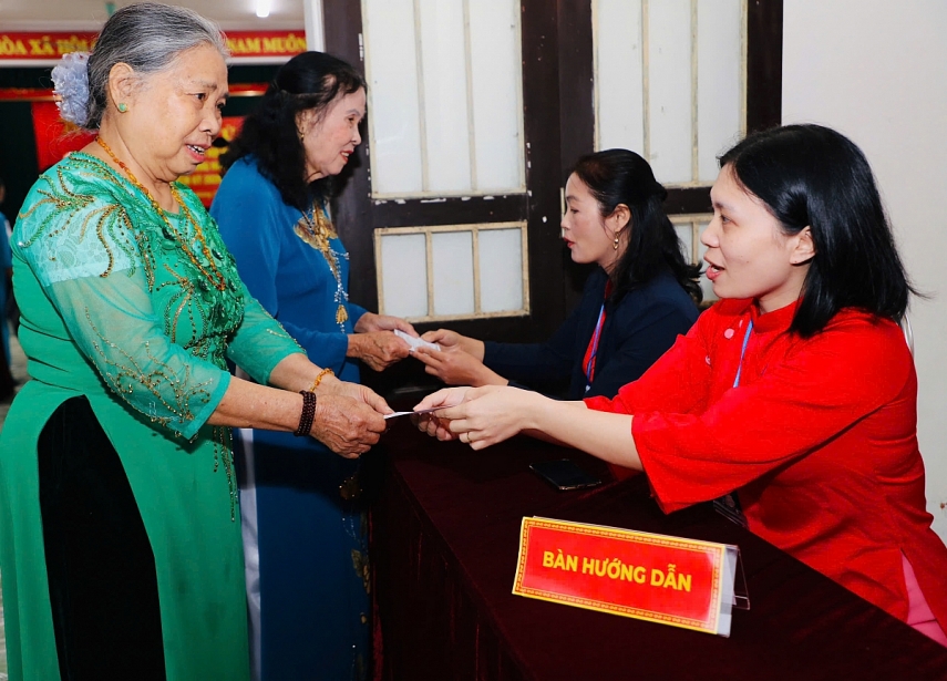 Cử tri Ninh Bình náo nức đi bầu cử Cử tri Ninh Bình náo nức đi bầu cử