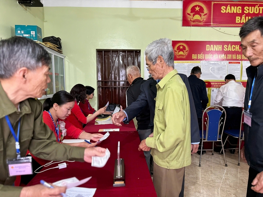 Cử tri Ninh Bình náo nức đi bầu cử Cử tri Ninh Bình náo nức đi bầu cử