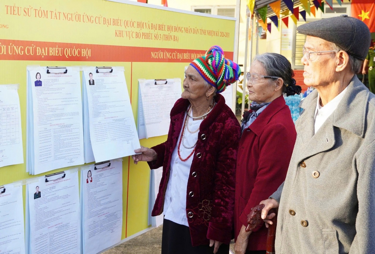 Từ miền xuôi đến miền ngược, từ người trẻ đến người già, mỗi lá phiếu đều mang theo niềm tin vào sự phát triển của quê hương