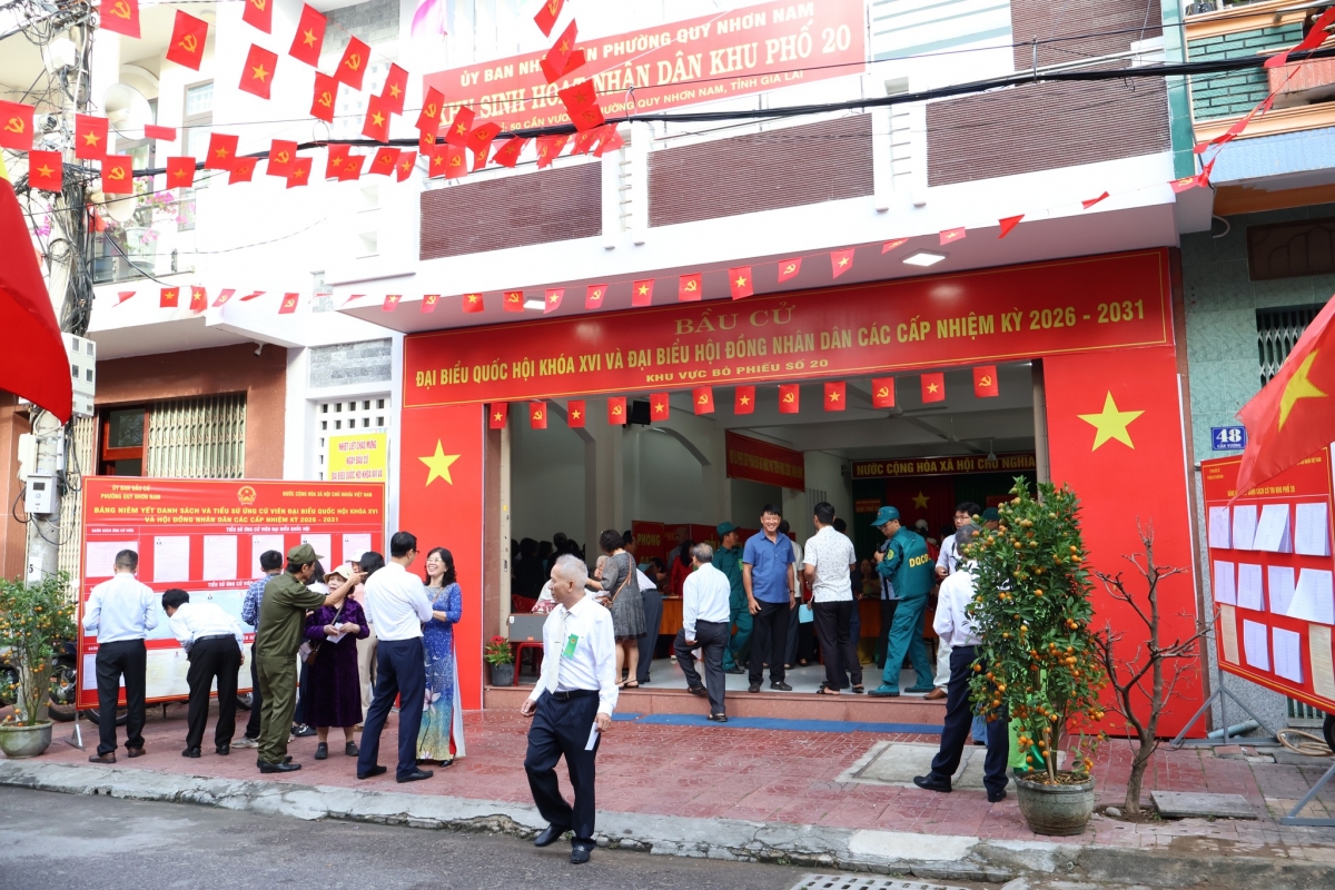 Không khí ngày hội dân chủ tại một điểm bỏ phiếu ở Đà Nẵng Không khí ngày hội dân chủ tại một điểm bỏ phiếu ở Đà Nẵng