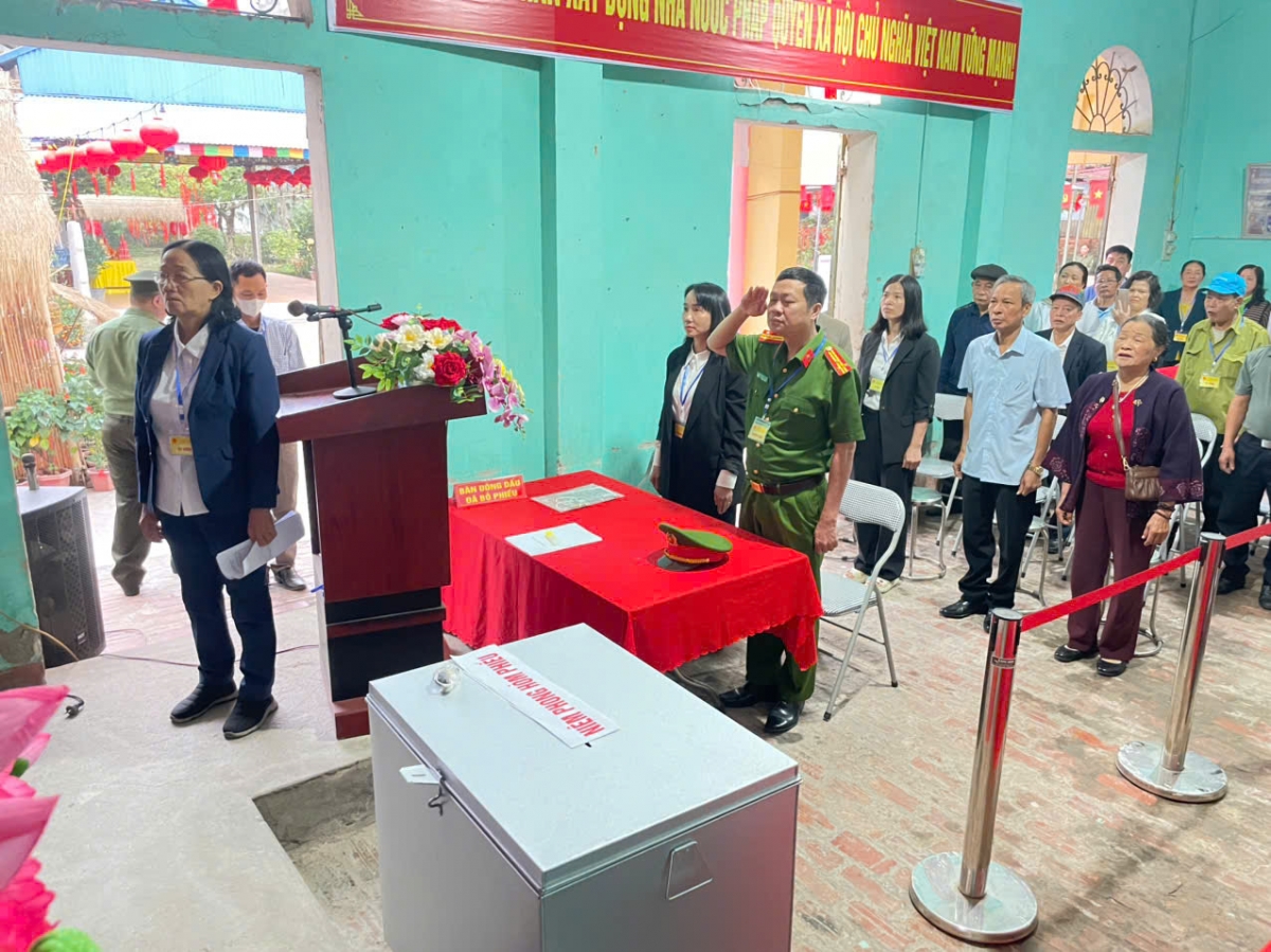 Cử tri Hưng Yên nô nức đi bầu cử Cử tri Hưng Yên nô nức đi bầu cử