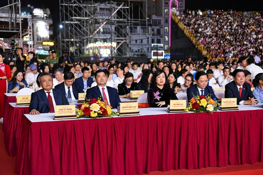 Lễ đón nhận Bằng của UNESCO và khai mạc Festival “Về miền di sản Bắc Ninh - 2026” Lễ đón nhận Bằng của UNESCO và khai mạc Festival “Về miền di sản Bắc Ninh - 2026”