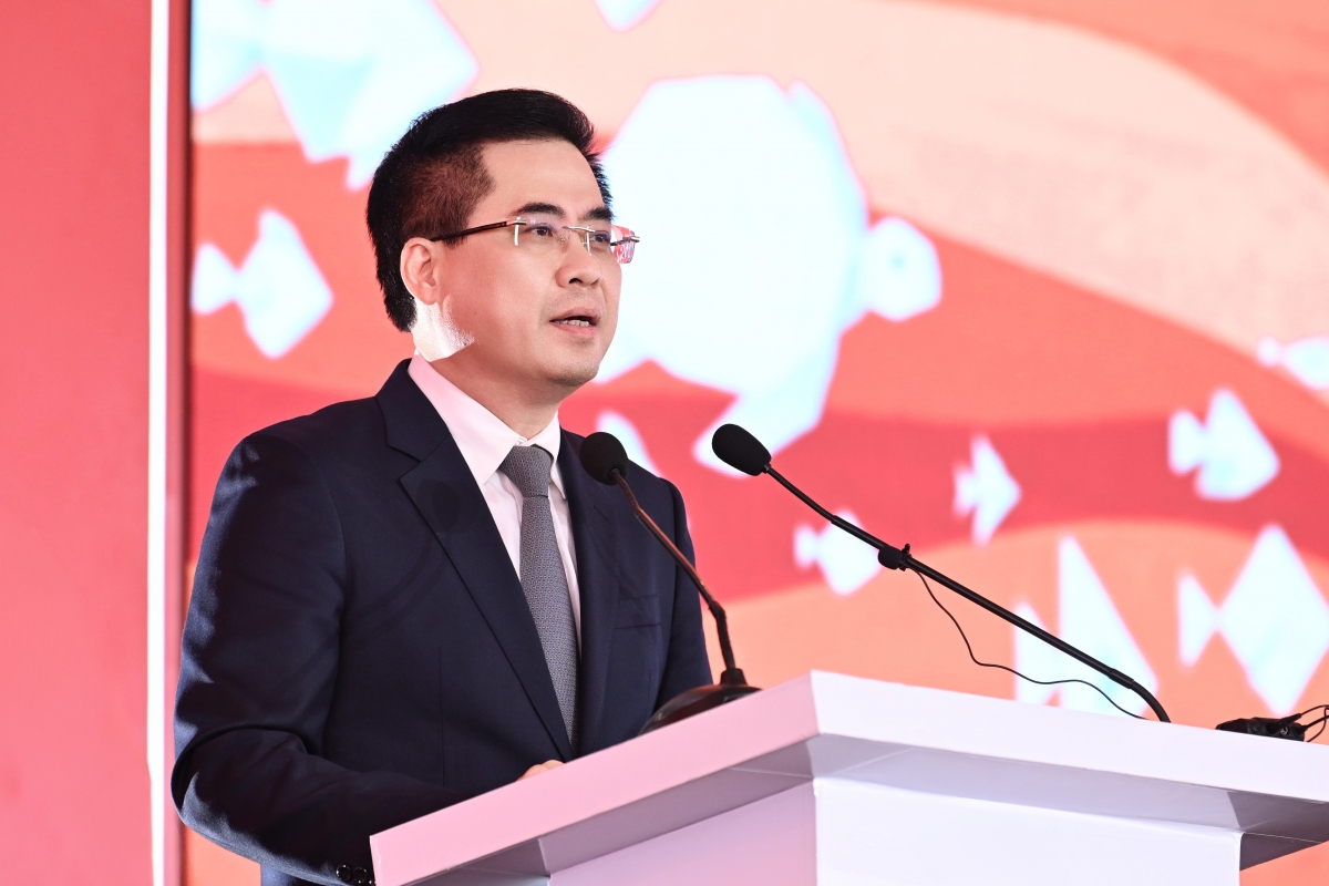 Ông Nguyễn Hoàng Giang - Ủy viên Trung ương Đảng, Phó Bí thư Tỉnh ủy, Chủ tịch UBND tỉnh Quảng Ngãi phát biểu tại sự kiện Ông Nguyễn Hoàng Giang - Ủy viên Trung ương Đảng, Phó Bí thư Tỉnh ủy, Chủ tịch UBND tỉnh Quảng Ngãi phát biểu tại sự kiện