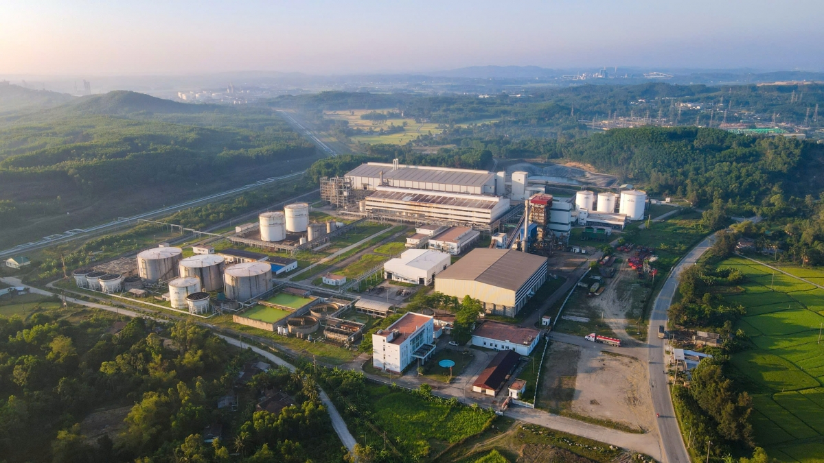 Toàn cảnh Nhà máy NLSH Dung Quất đang hoạt động ổn định ở 75% công suất