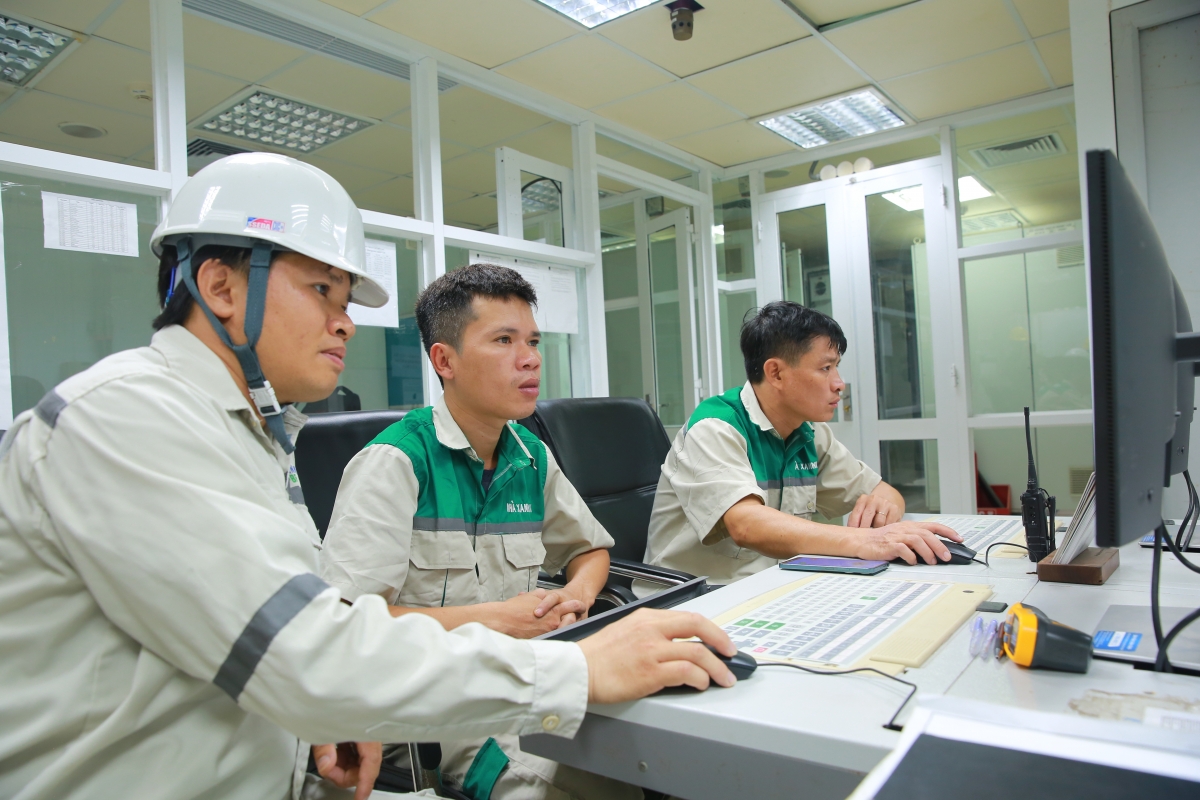 Kỹ sư vận hành Nhà máy