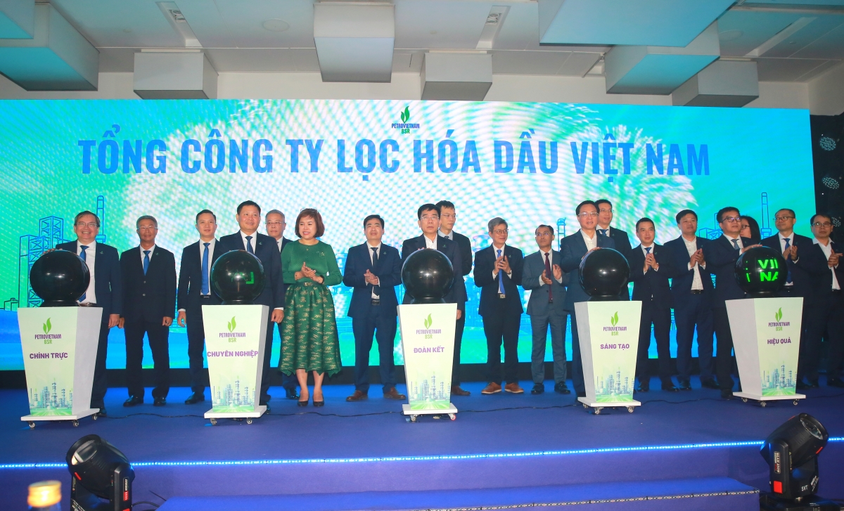 Ban lãnh đạo Petrovietnam, BSR thực hiện nghi thức chuyển đổi BSR trở thành Tổng Công ty Lọc hóa dầu Việt Nam Ban lãnh đạo Petrovietnam, BSR thực hiện nghi thức chuyển đổi BSR trở thành Tổng Công ty Lọc hóa dầu Việt Nam