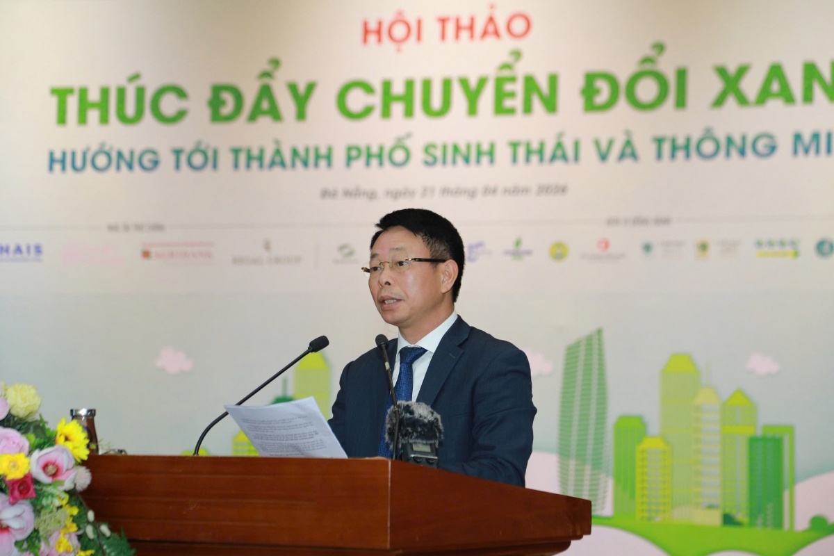 Nhà báo Phùng Công Sưởng, Tổng Biên tập báo Tiền Phong phát biểu tại Hội thảo