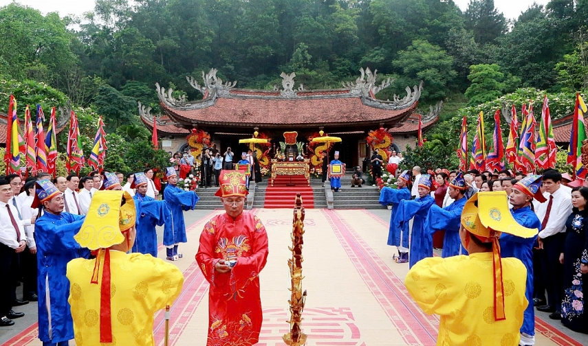 Phú Thọ: Tổ chức trang trọng lễ dâng hương Đức Quốc Tổ Lạc Long Quân và Tổ Mẫu Âu Cơ