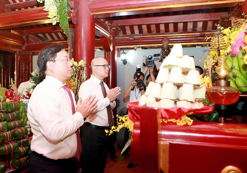 Phú Thọ: Tổ chức trang trọng lễ dâng hương Đức Quốc Tổ Lạc Long Quân và Tổ Mẫu Âu Cơ