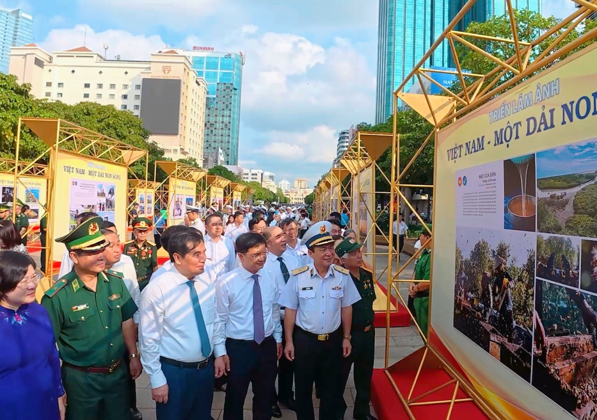 TP. Hồ Chí Minh – 51 năm vang mãi khúc khải hoàn