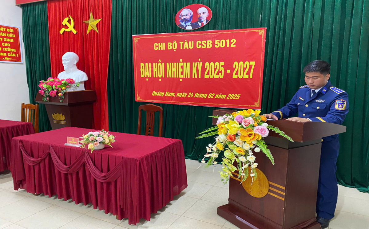Đại úy Nguyễn Văn Kiên tại Đại hội Chi bộ Tàu CSB 5012