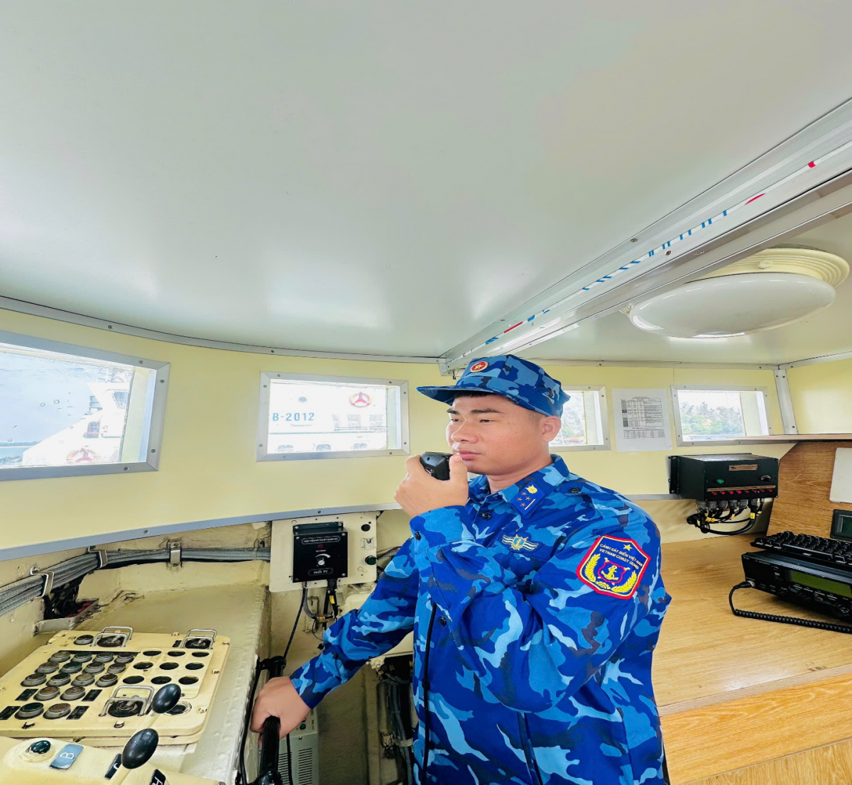 Đại úy Nguyễn Văn Kiên chỉ huy tàu thực hiện nhiệm vụ trên biển