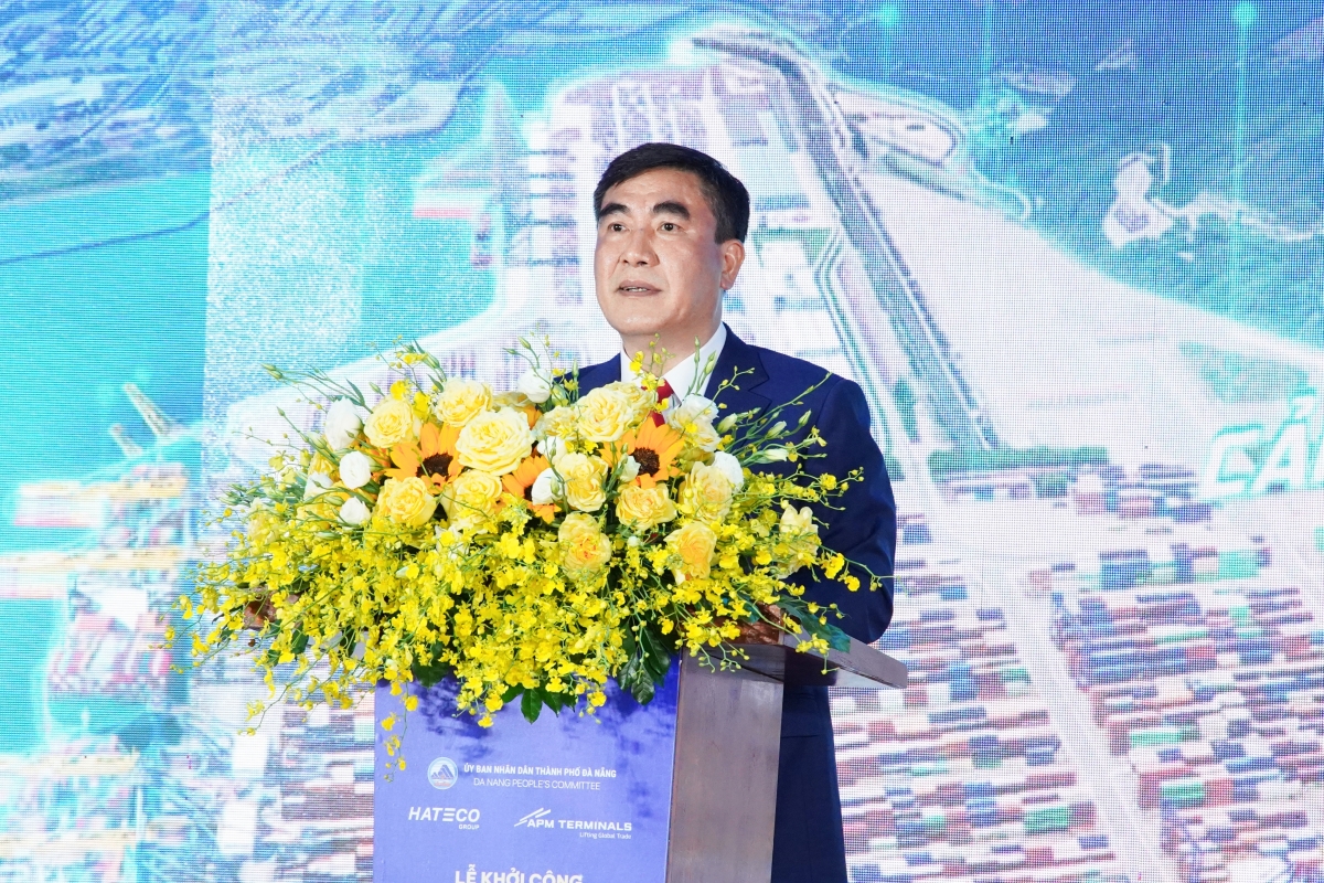 Ông Trần Văn Kỳ - Chủ tịch Tập đoàn Hateco, đại diện Liên danh nhà đầu tư cam kết, sẽ triển khai dự án với tiêu chuẩn cao nhất, kiến tạo một hệ sinh thái logistics đồng bộ, góp phần nâng cao năng lực cạnh tranh của Việt Nam trên chuỗi cung ứng toàn cầu.