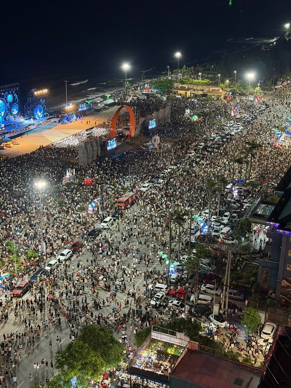 Nghệ An tưng bừng khai mạc Festival Du lịch Cửa Lò