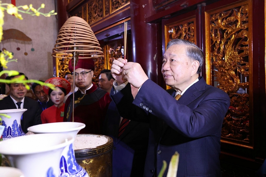 Tổng Bí thư, Chủ tịch nước Tô Lâm dâng hương tưởng niệm các Vua Hùng