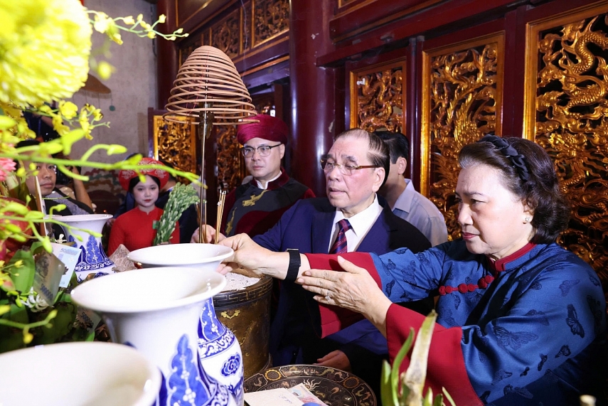 Tổng Bí thư, Chủ tịch nước Tô Lâm dâng hương tưởng niệm các Vua Hùng