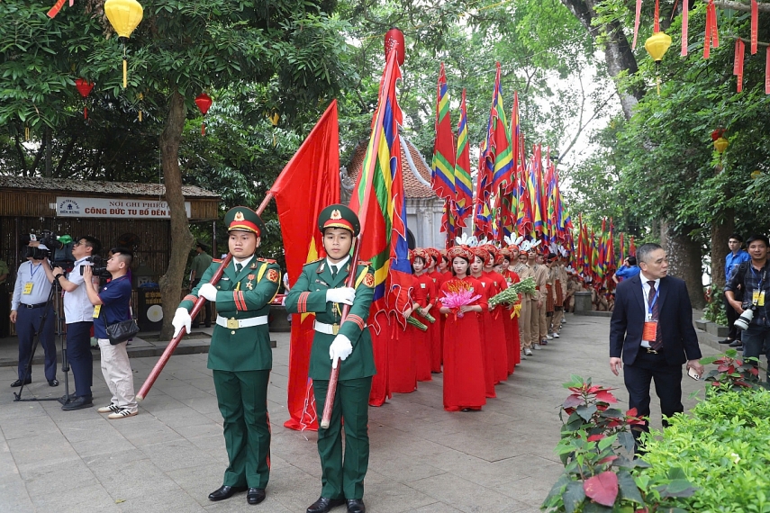 Tổng Bí thư, Chủ tịch nước Tô Lâm dâng hương tưởng niệm các Vua Hùng