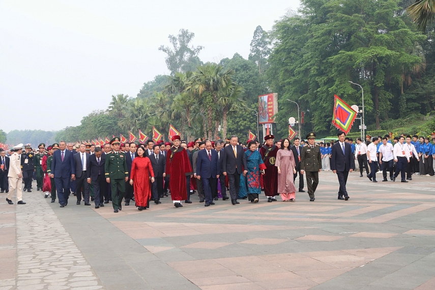 Tổng Bí thư, Chủ tịch nước Tô Lâm dâng hương tưởng niệm các Vua Hùng